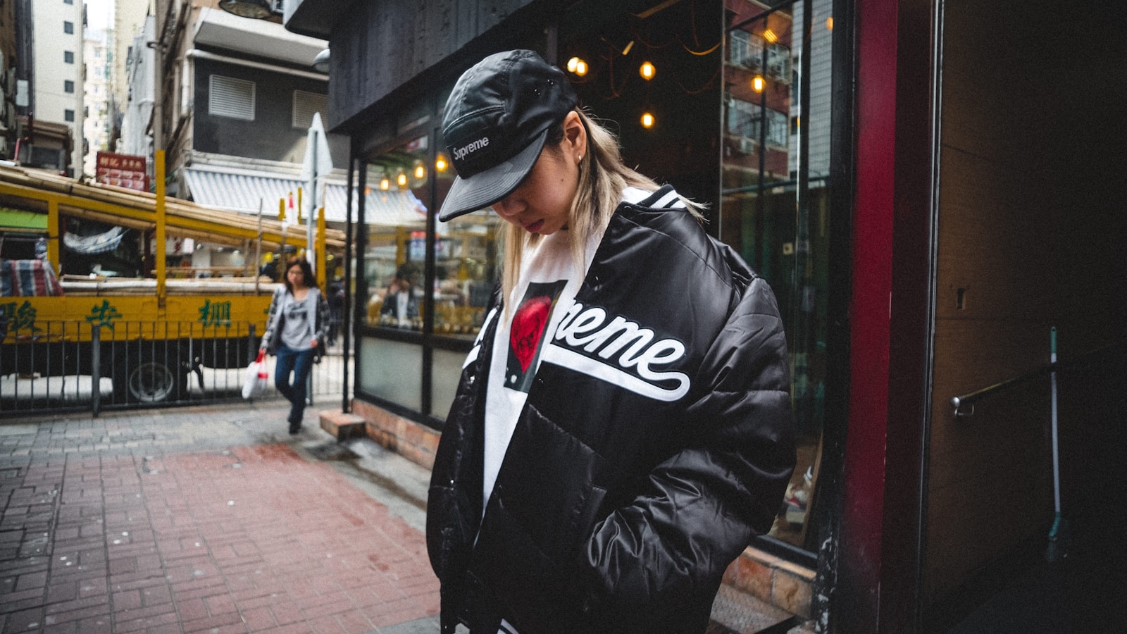 Les vêtements streetwear : origines, évolution et influence