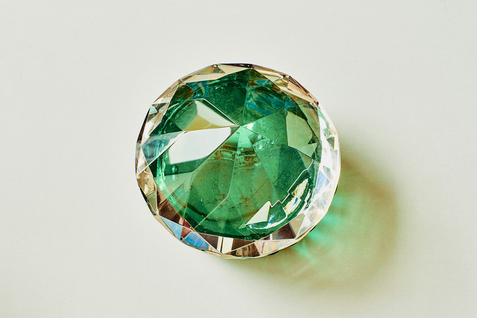 Zoom sur les bijoux en opale, cette pierre si attrayante